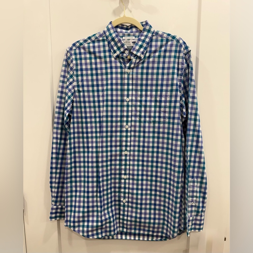 Old Navy Men’s Plaid Pattern Button-Down Shirt. Size Medium-Tall Never Worn